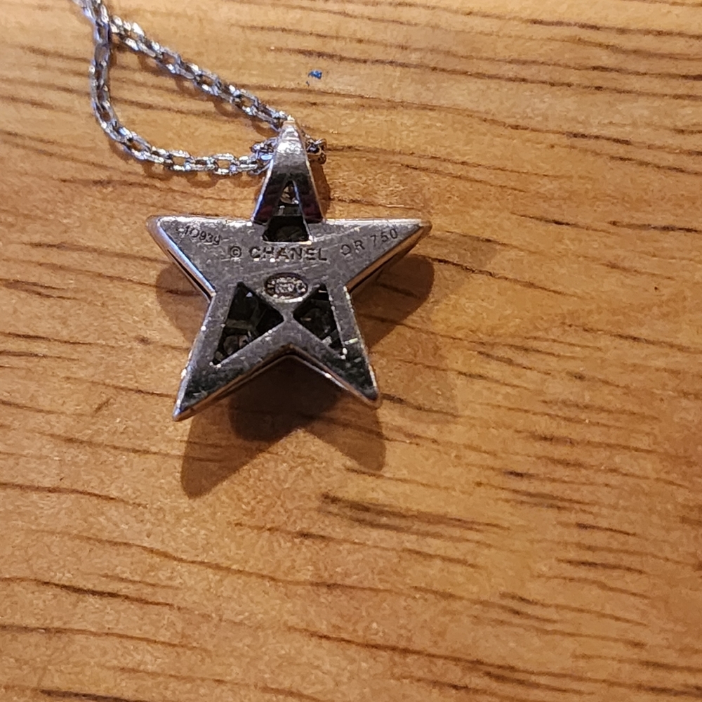 Chanel (Authentic) - Picture 4 of 6